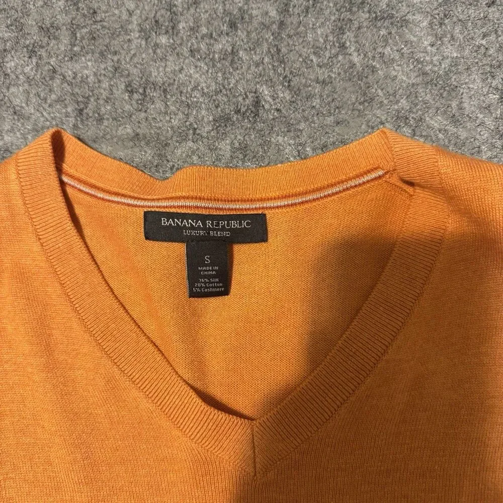 Banana Republic Luxury Blend V Neck Sweater Mens Small Silk Cotton Cashmere